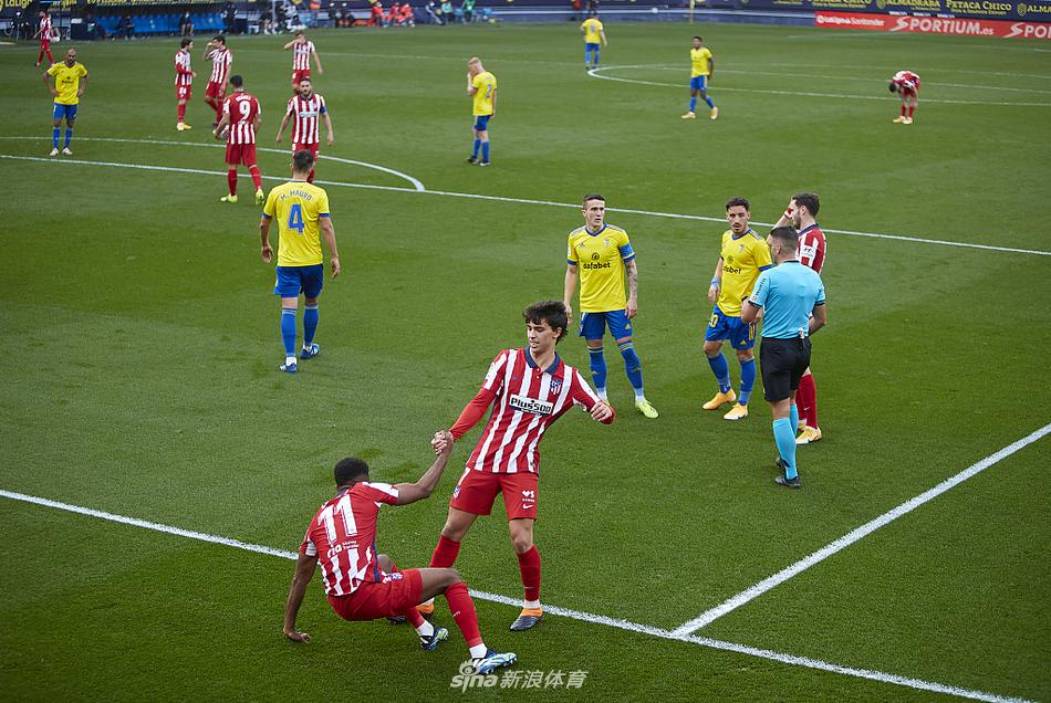 هل توتنهام في الدوري الانجليزي؟